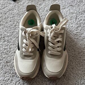 Cream & Light Gray Casual Sneakers